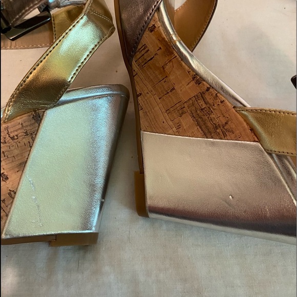 Sketchers tri- metallic high wedge heel size 7 - Picture 6 of 16